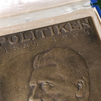 politikken Hørup 1884 1934 messing plakette gammel 